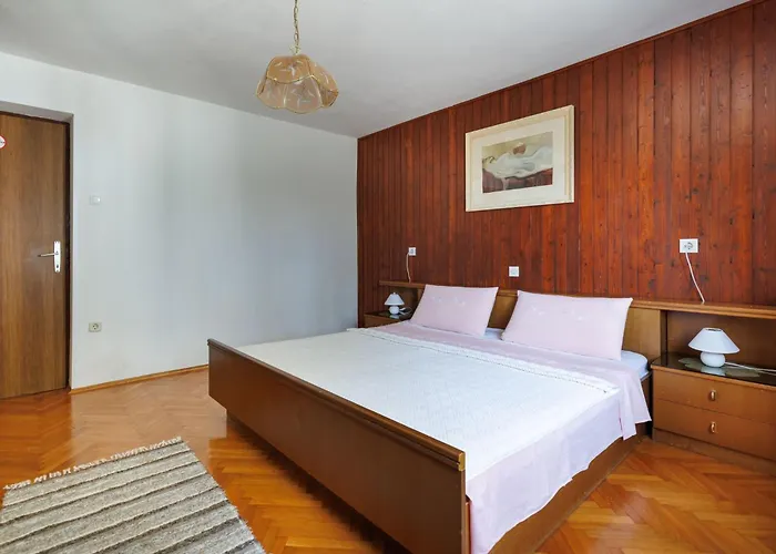 Hana 2 By Interhome Apartmán